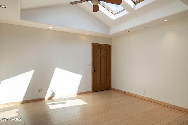 Foto del edificio - 8643 E Sandalwood Dr