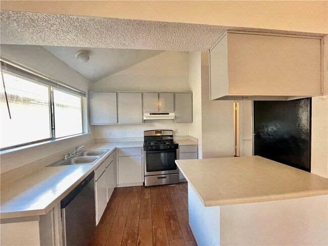 Building Photo - 16927 Whitebrush Loop