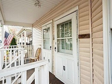Building Photo - 38 Oneida St