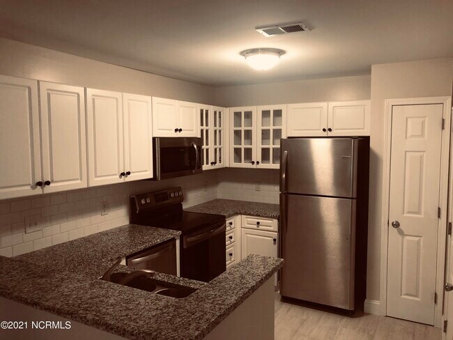 Building Photo - 4136 Breezewood Dr