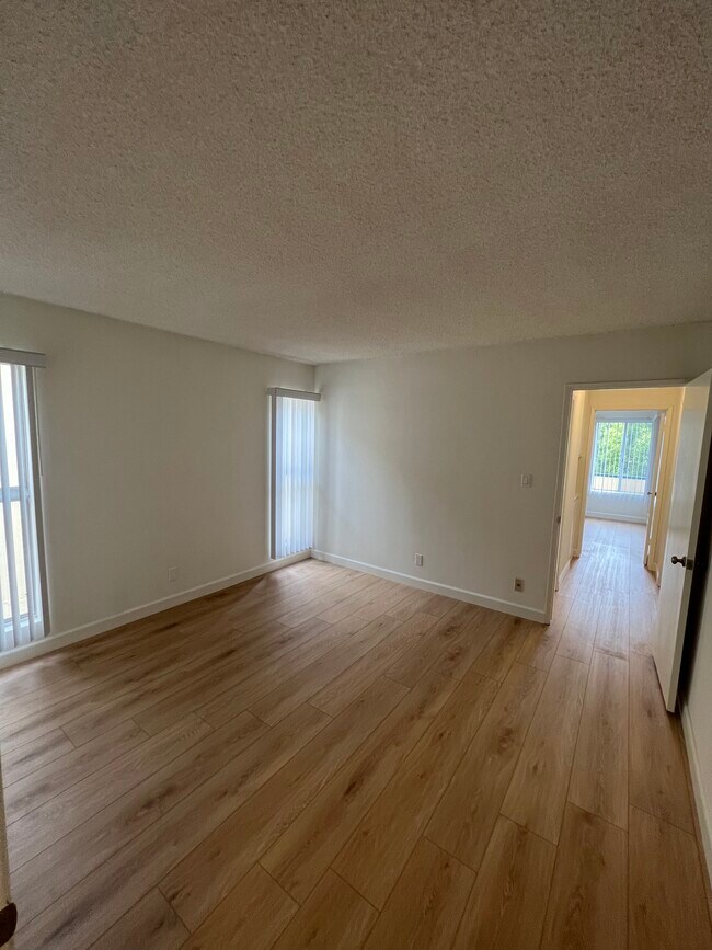 Guest Bedroom #1 - 1050 Euclid