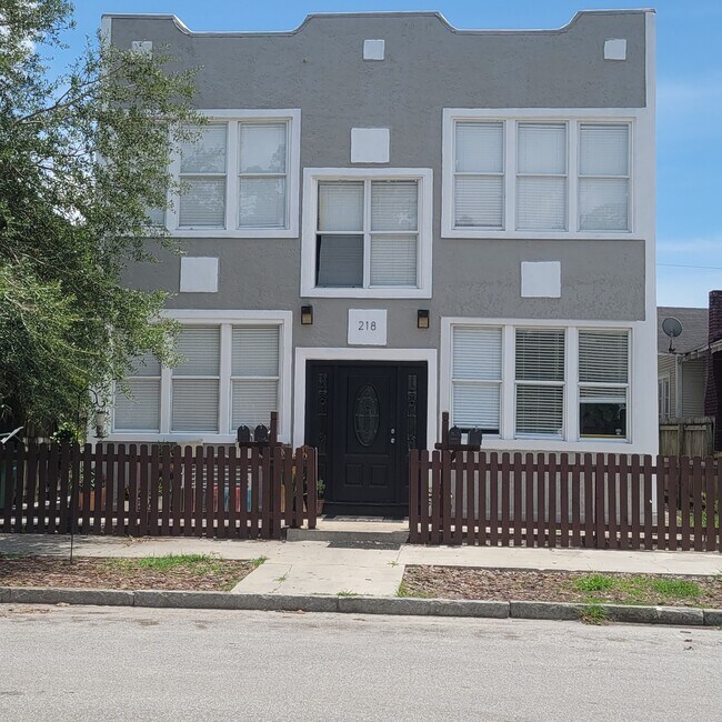 Front Elevation - 218 w Woodlawn ave