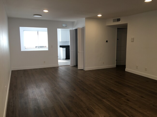 Foto del edificio - 11008 Fruitland Dr