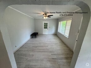Building Photo - 327 Woolfolk St
