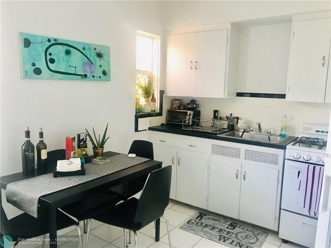 Photo - 8910 Collins Ave Apartments