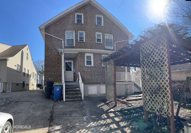 Building Photo - 17 Codington Pl
