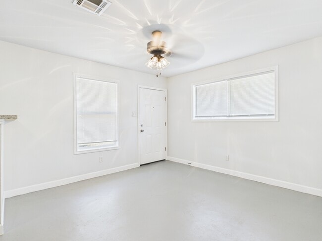 Photo - 107 Davis St House