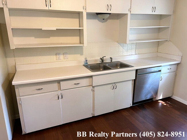 Building Photo - 4620 E 4th St