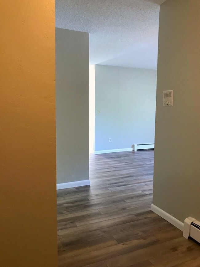 Building Photo - Spacious Condo in Secured Building – Prime...