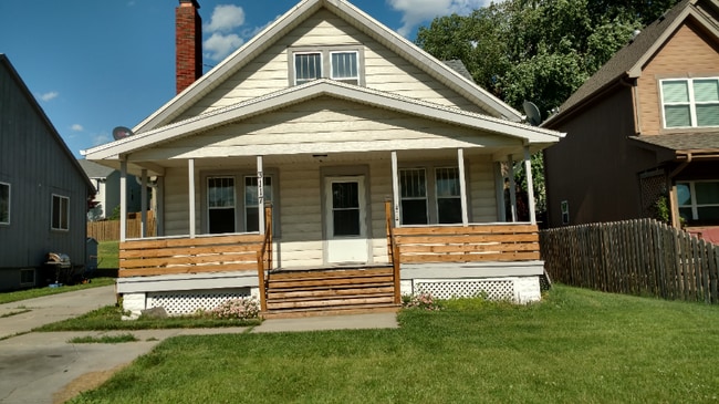 Building Photo - 3117 S 60th St