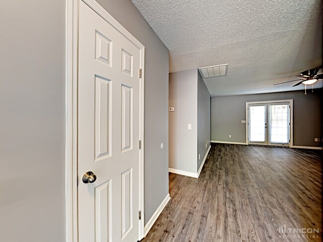 Building Photo - 133 Riverwalk Ct