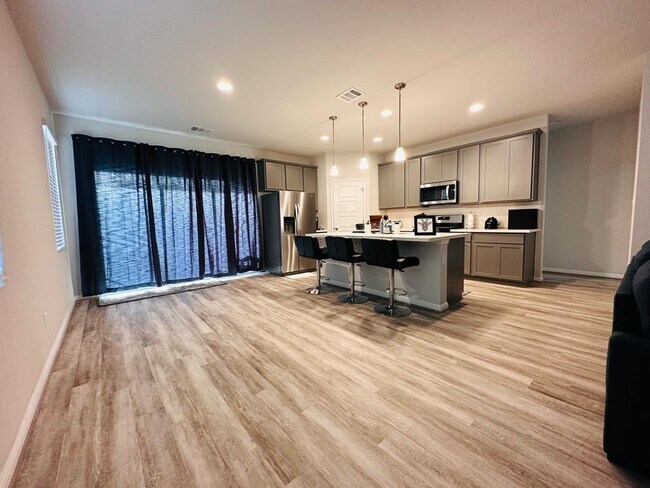 Building Photo - 425 Chaste Tree Dr