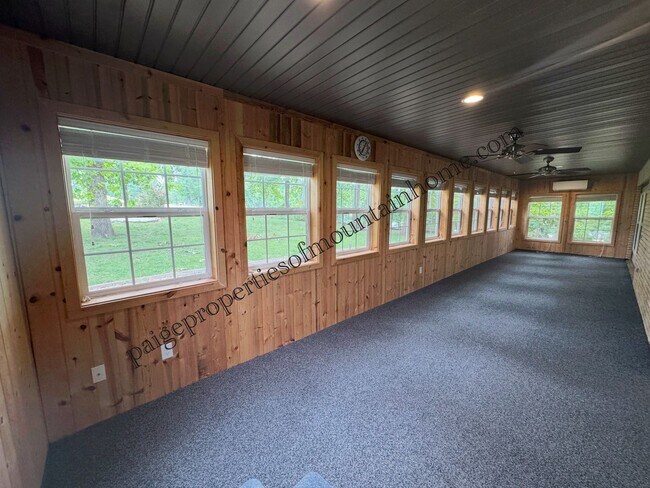 Building Photo - 4 Bed/2 Bath Home in Village Green