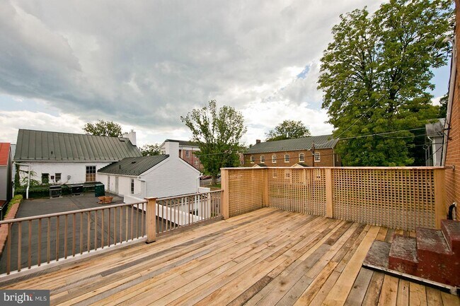 Foto del edificio - 210 N Washington St