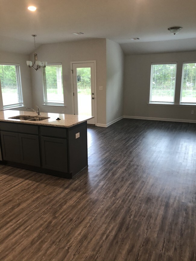 Building Photo - 13057 Fowler Dr