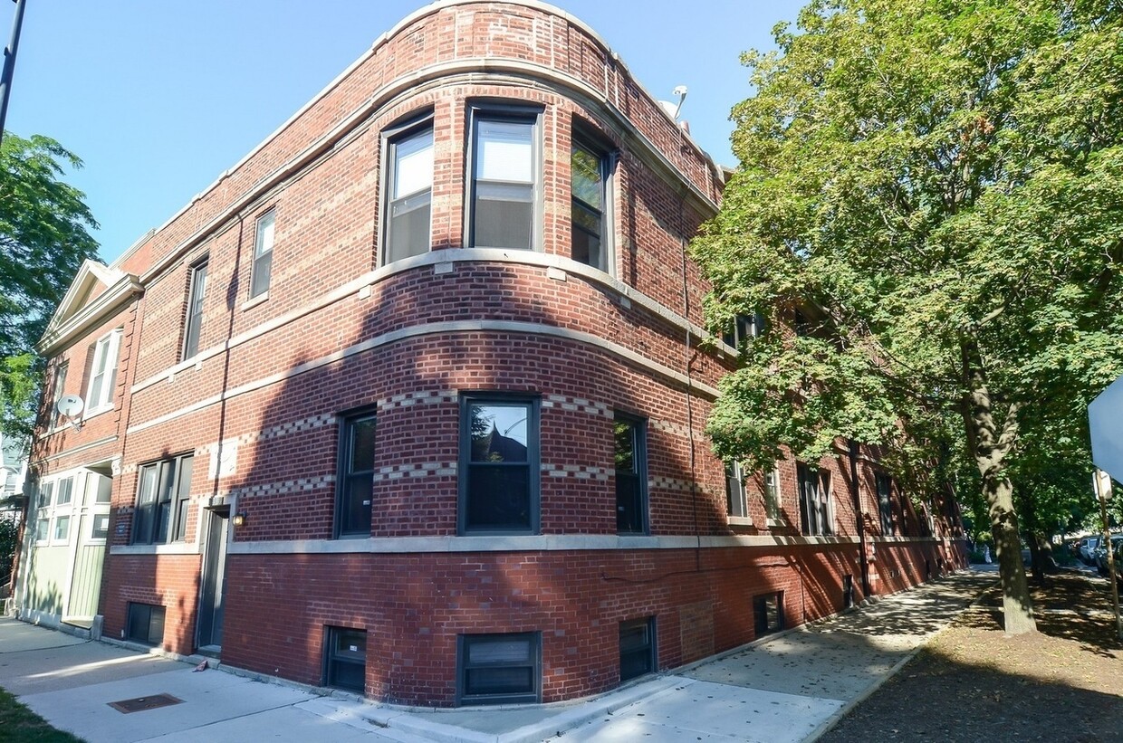 Foto principal - 3735 N Damen Ave