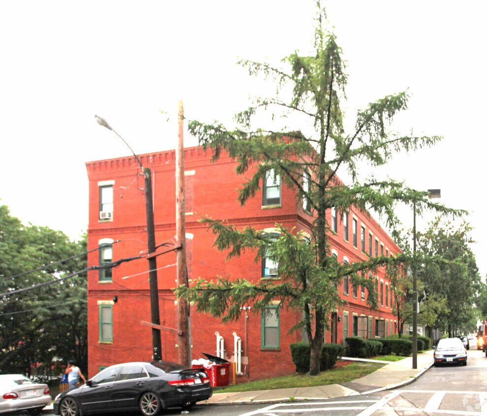 Building Photo - 128-136 Adams St