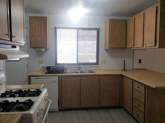 Foto del edificio - 5400 Black Rock Ave
