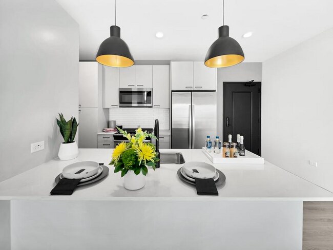 Foto del edificio - 1740 W Webster Ave