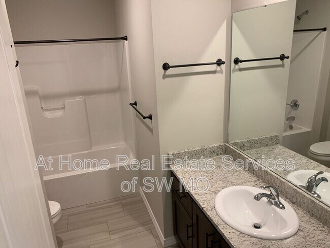 Foto del edificio - 2434 E Mission St