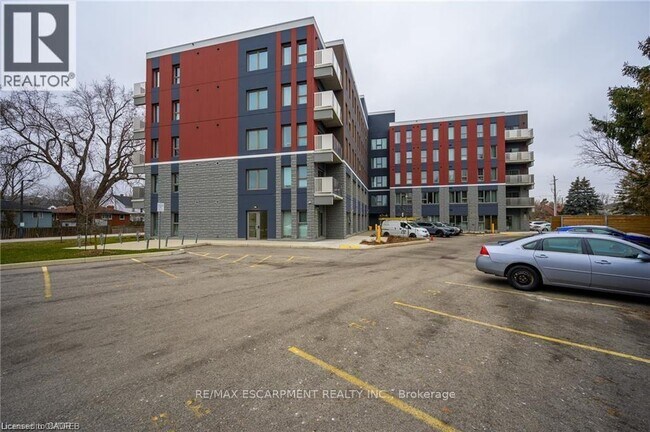 Building Photo - 77 Leland St