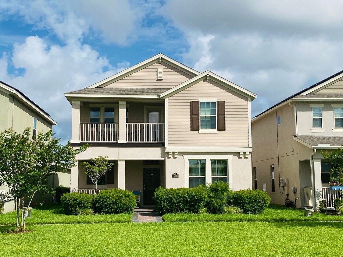 Primary Photo - WATERLEIGH House for Rent