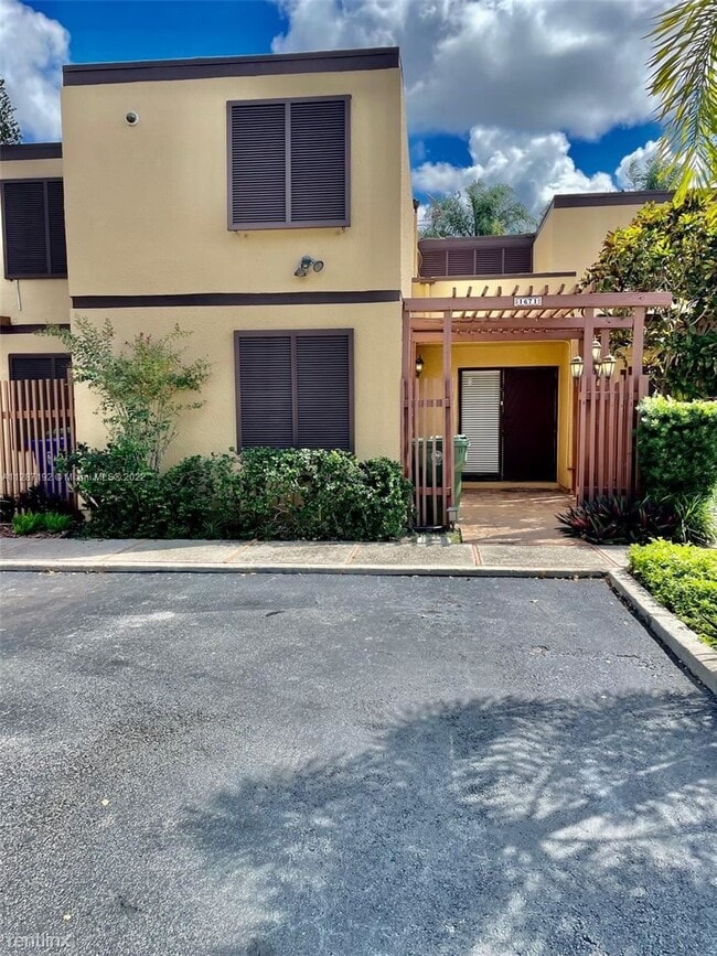 Building Photo - 3 br, 3 bath Townhome - 1671 E Golfview Dr