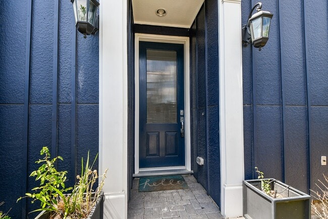 Building Photo - 703 Bringhurst St