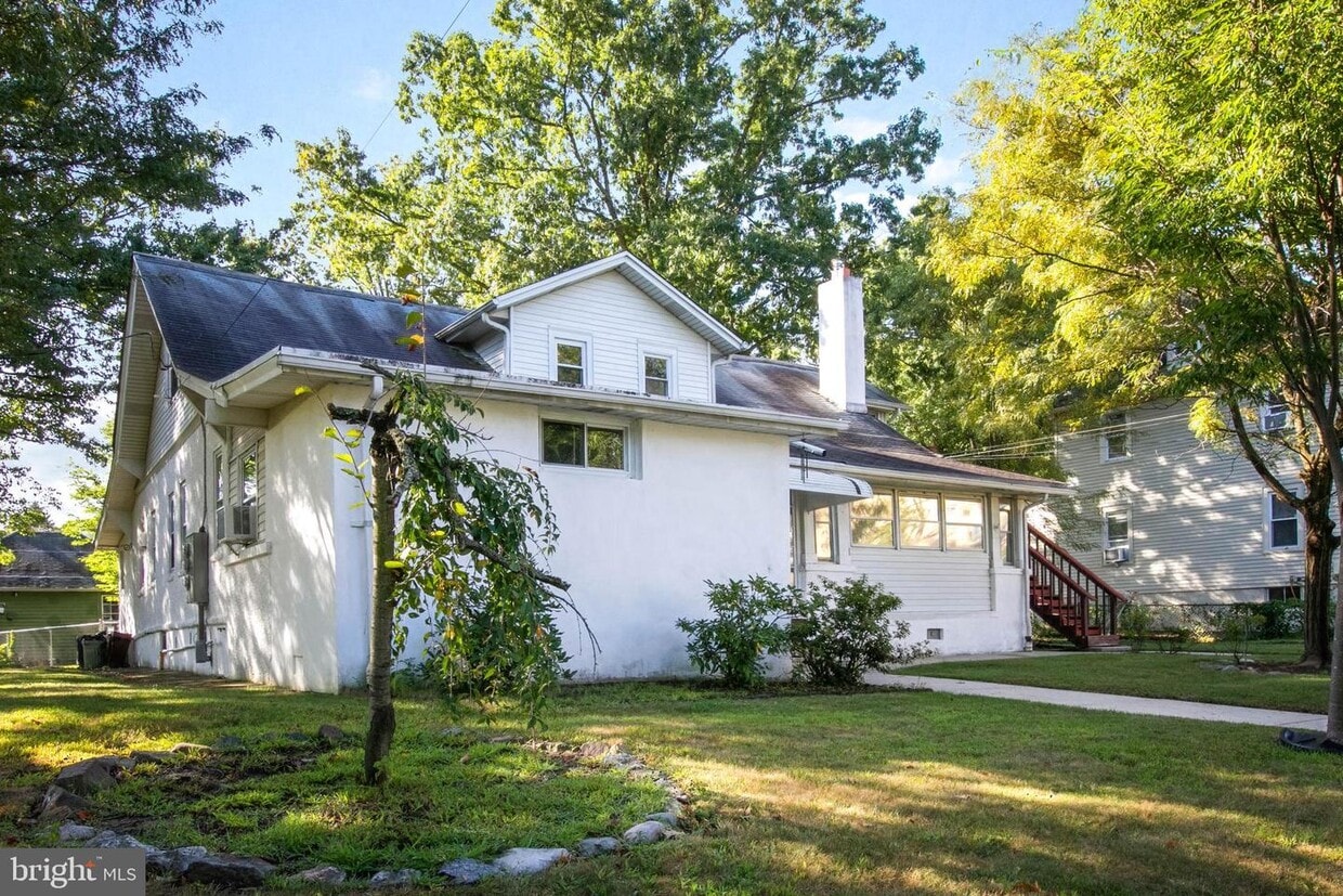 20 E Merchant St Unit C, Audubon, NJ 08106 Room for Rent in Audubon