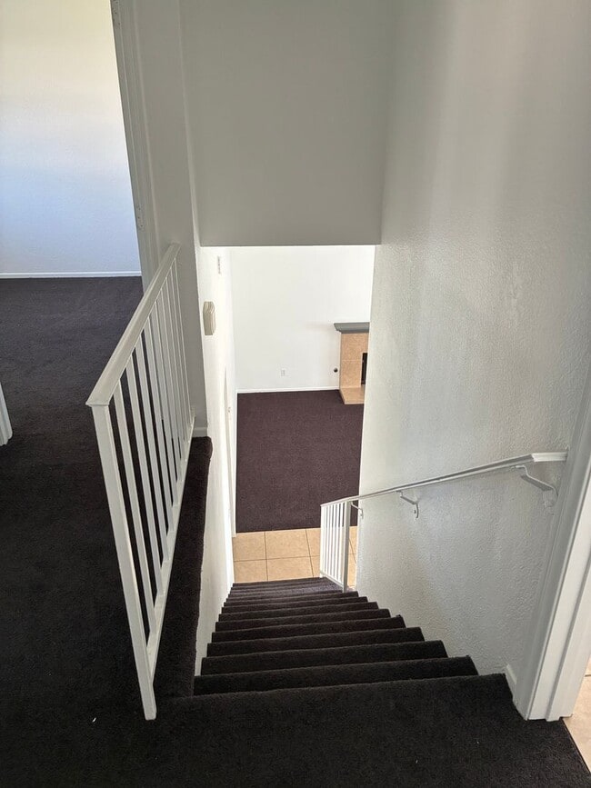 Building Photo - ( ( ( New Paint New Carpet ) ) )  3 bed 2.5 bath La Sierra Home