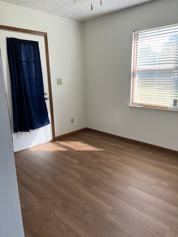 Foto del edificio - 7193 Feather Ct