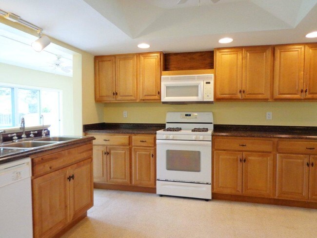 Foto del edificio - 26 W Pine Tree Ave