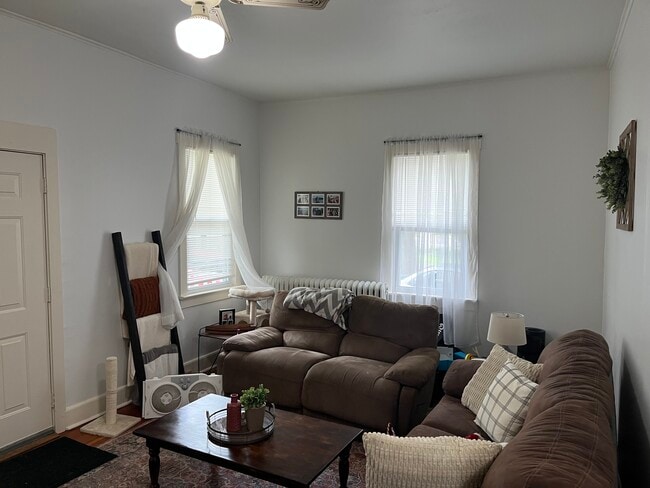 Building Photo - 107 Center St