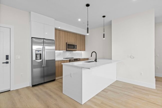Building Photo - 4525 Bergenwood Ave