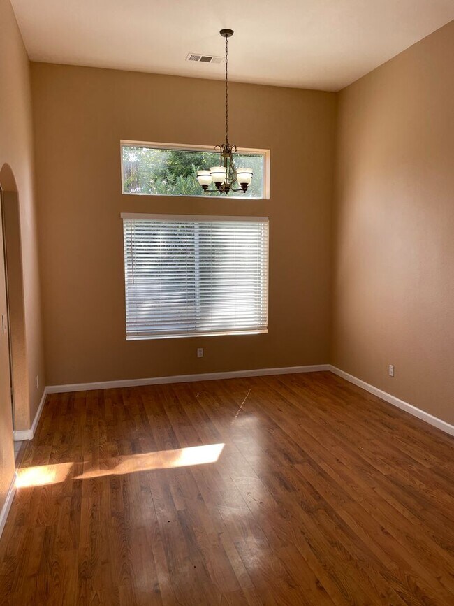 Foto del edificio - Beautiful Rocklin 4 Bedroom Home with 3 Ca...