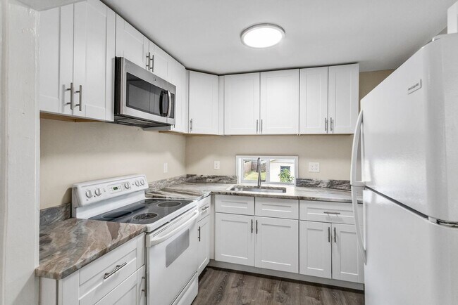 Foto del edificio - REDUCED Rent $2250.... 3 bed/2 bath Split Level, NEW downstairs addition, lots of extras *READY**...