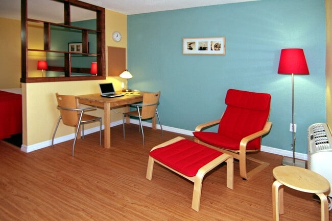 Building Photo - Staymore