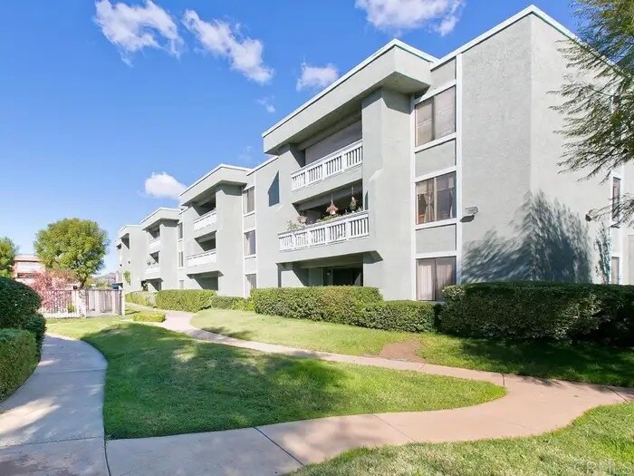 Primary Photo - 1050 E Washington Ave