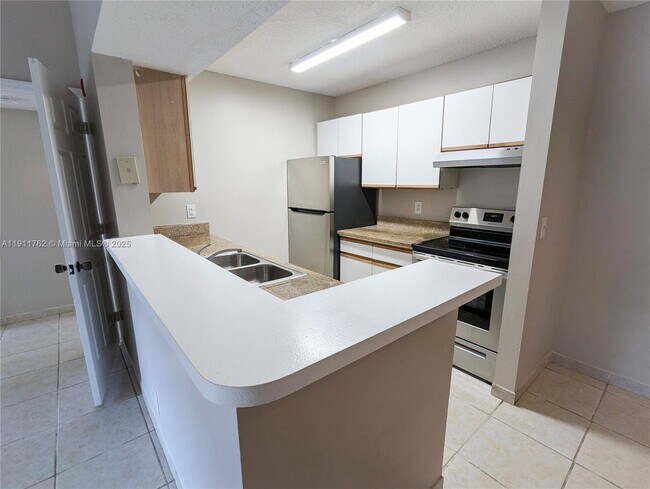 Foto del edificio - 4015 W McNab Rd