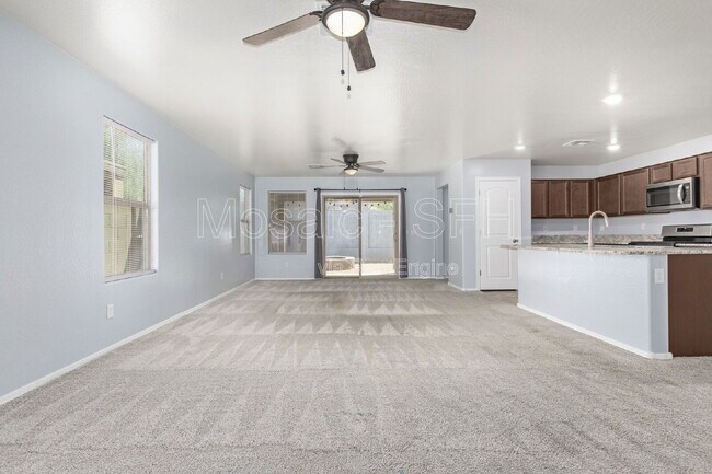 Foto del edificio - 1517 E Saint Catherine Ave