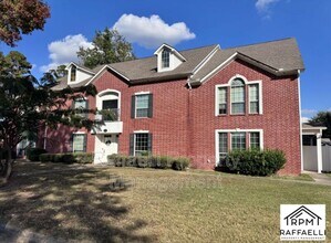 Building Photo - 6 Fernwood Dr