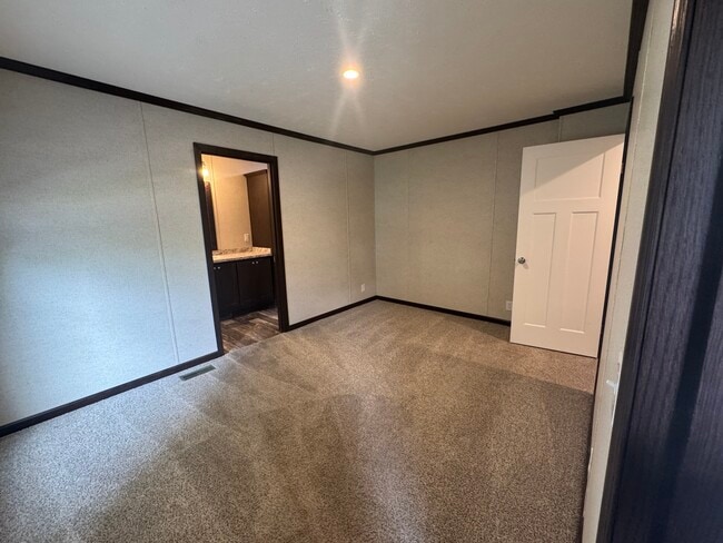 Building Photo - 72 Borman Ave