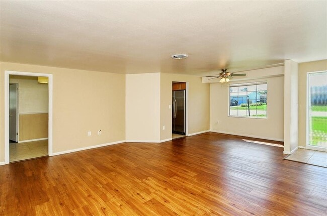 Foto del edificio - 3137 Lockwood Terrace
