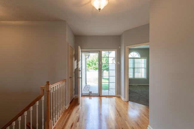 Building Photo - Ranch Townhome in Shadow View