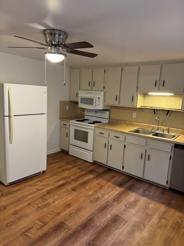 Foto principal - 3220 Roanoke St
