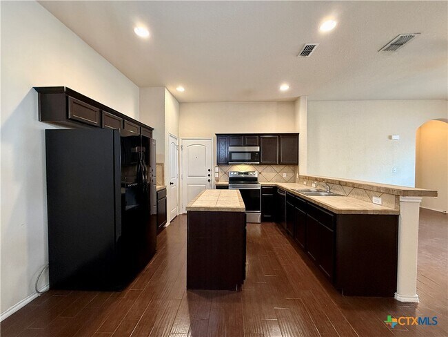 Foto del edificio - 685 Creekside Cir