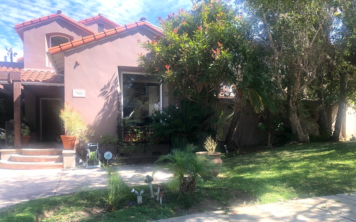 Primary Photo - 466 S El Camino Dr