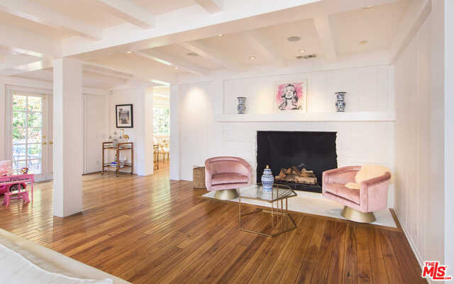 Foto del edificio - 1395 N Doheny Dr