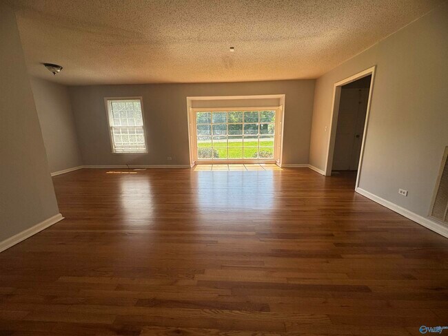 Foto del edificio - 3904 Blue Spring Rd NW