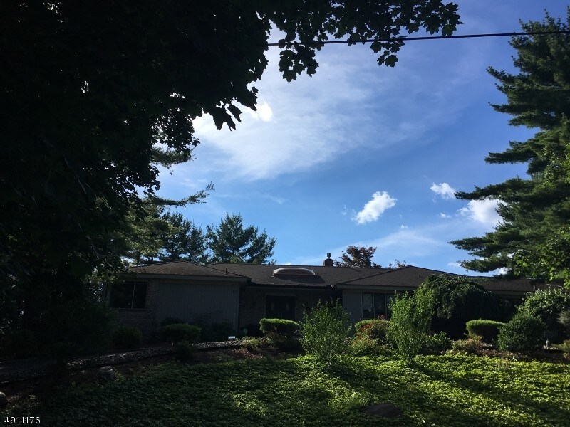 10 Vista Terrace, Livingston, NJ 07039 House Rental in Livingston, NJ